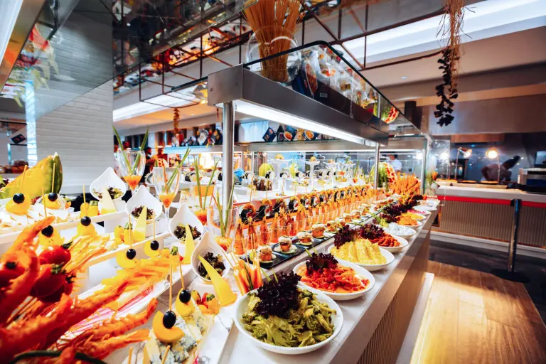 Azure Hauptrestaurant (2/12)