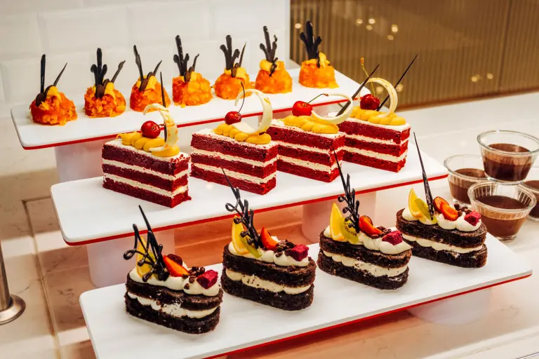 Azure Hauptrestaurant (4/12)