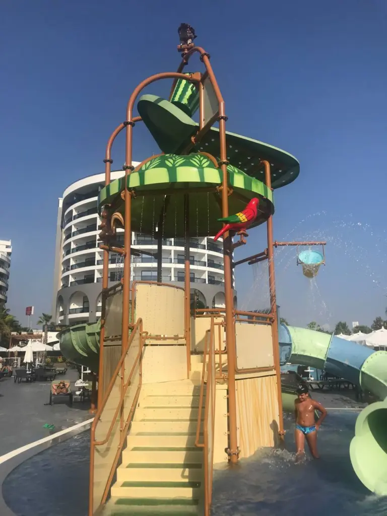 2 Kaydıraklı Çocuk Havuzu (1/2)