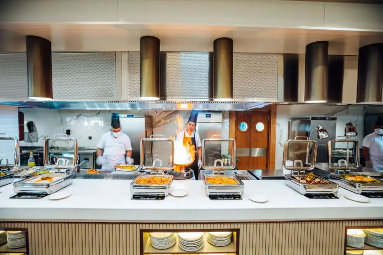 Restaurant &amp; Bar