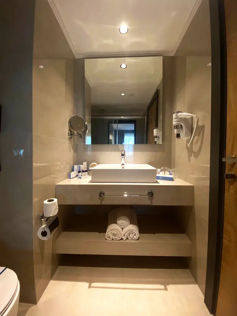 Senior Kara Manzaralı Oda