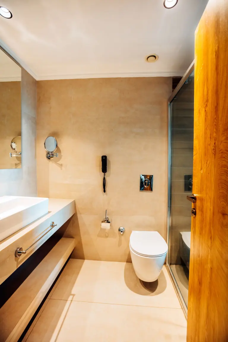 Standart Kara Manzaralı Oda