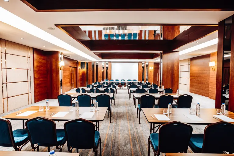 Toplantı Salonu (1/2)